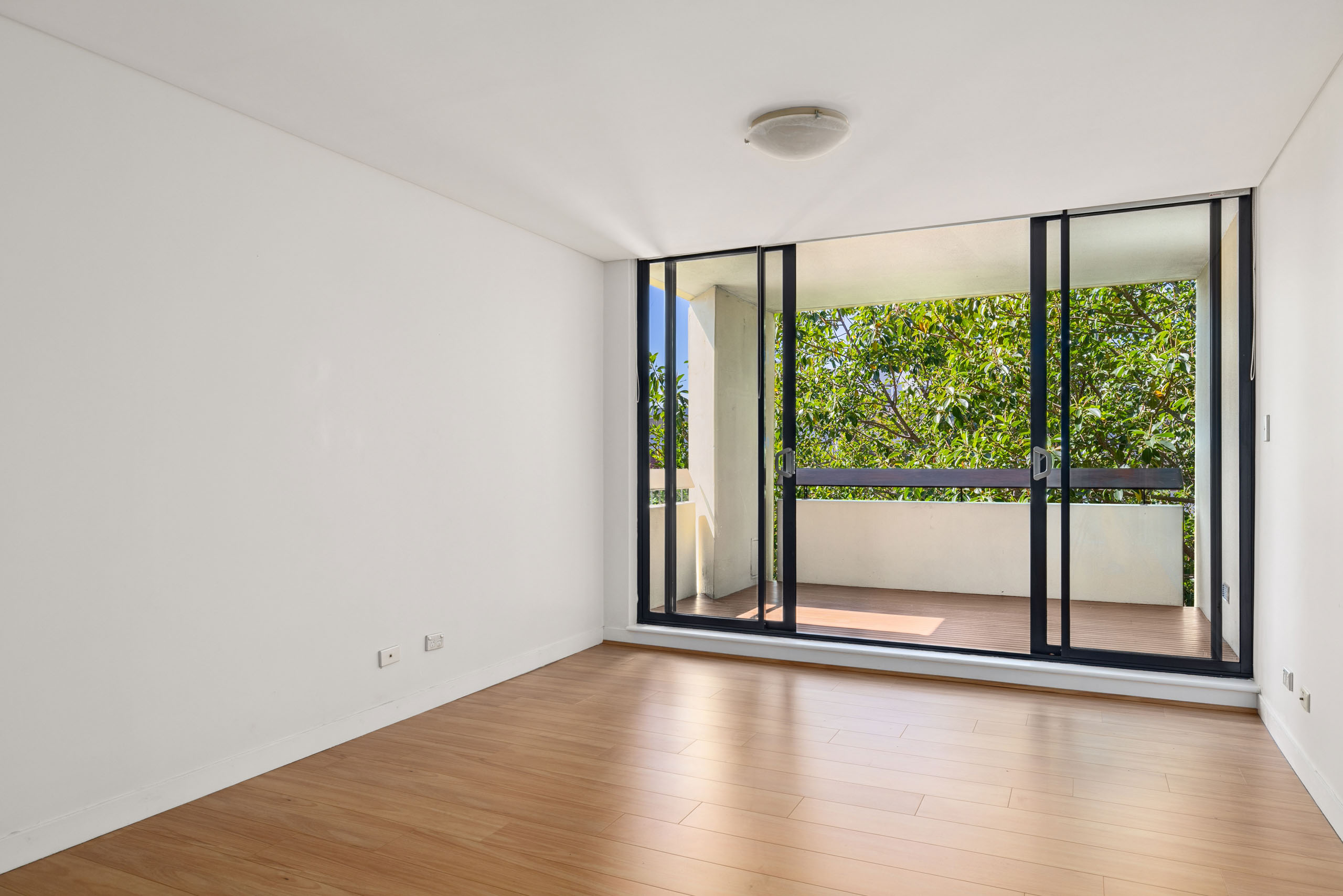 604/8 Cooper Street, Surry Hills - Thumbnail 2