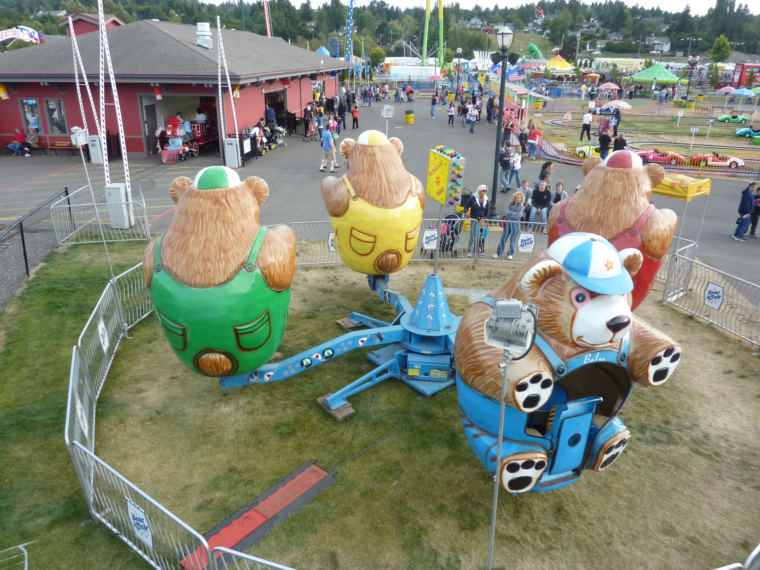 Rotating amusement park ride shaped like bears
