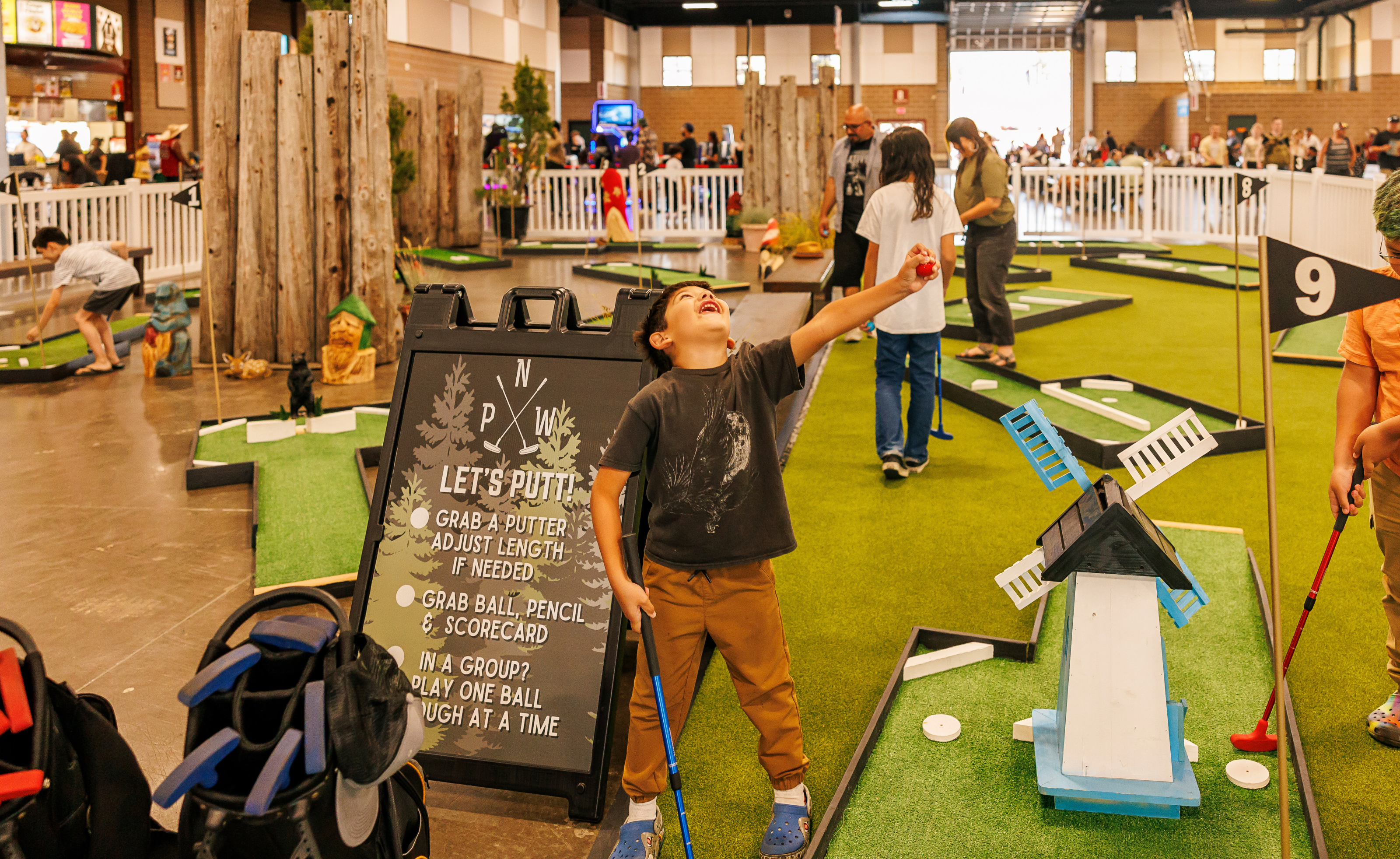 Kids playing golf at the Taste NW