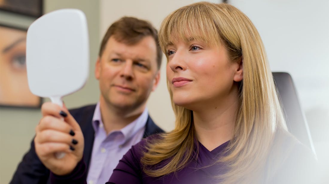 Dr Melson consulting patient