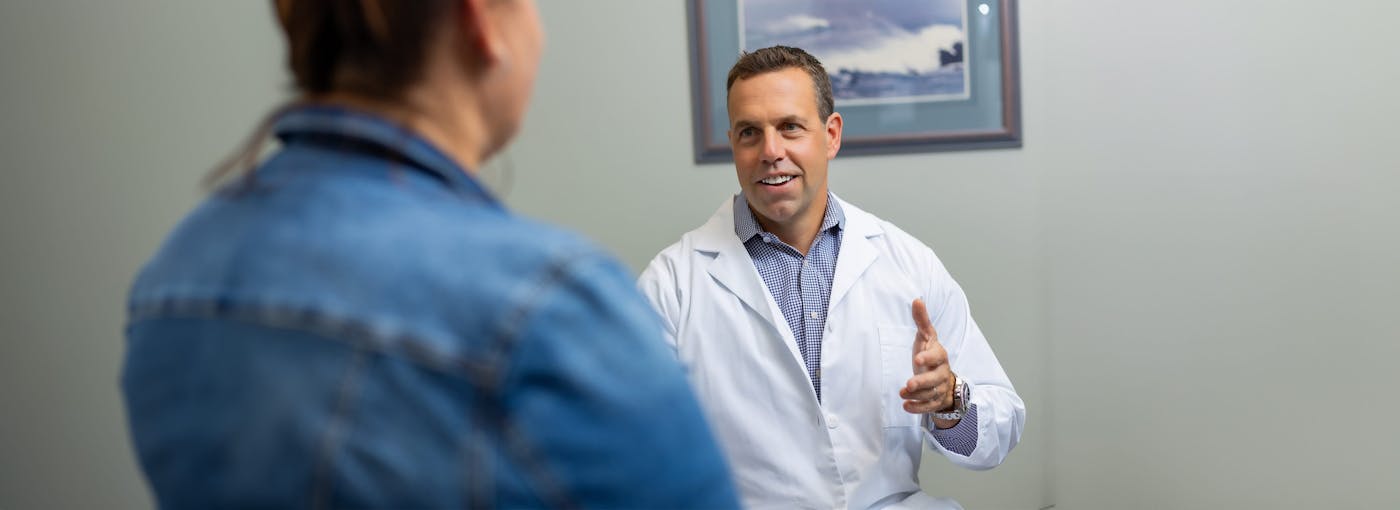 doctor consulting patients