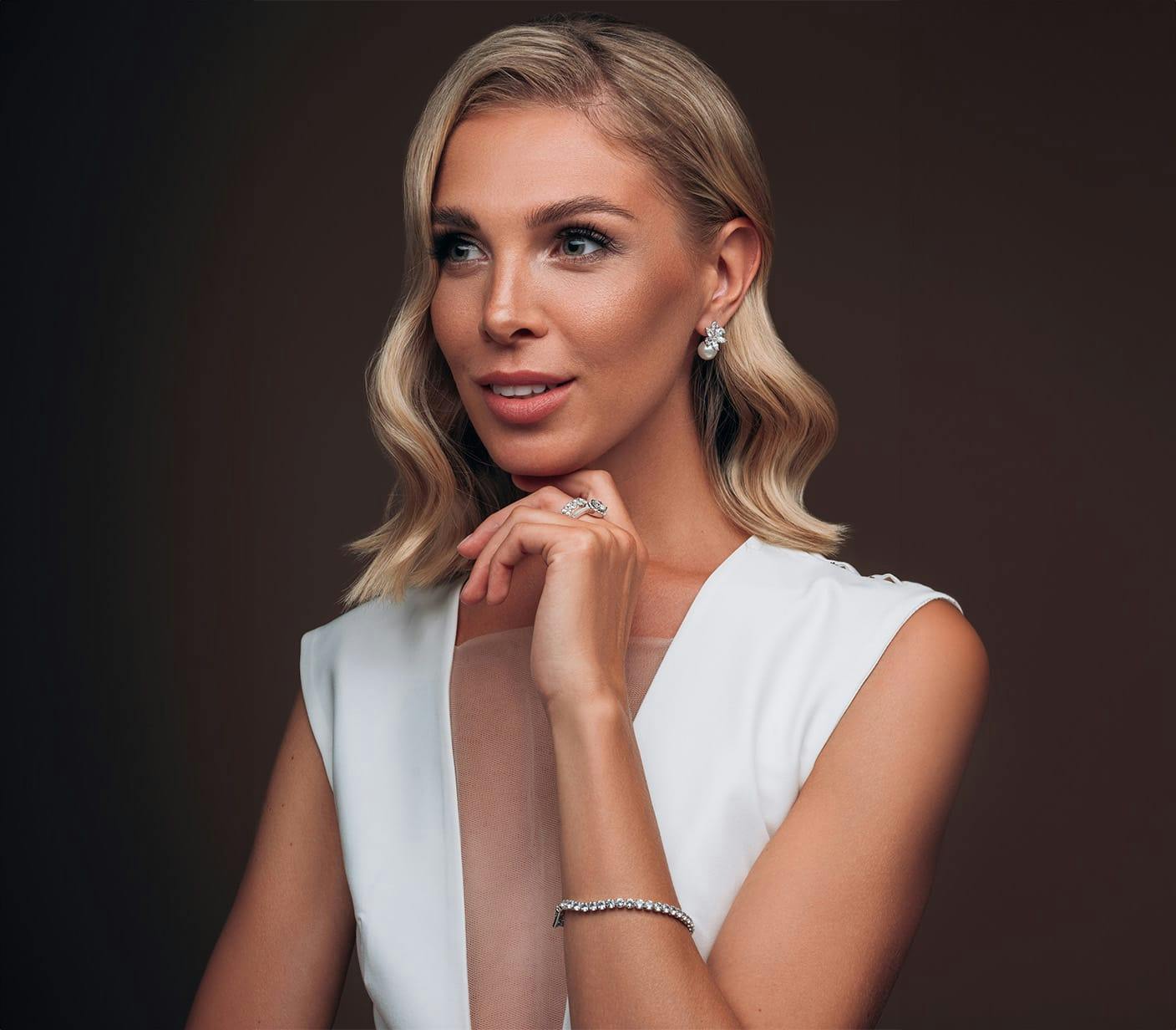 woman resting her chin in her hand