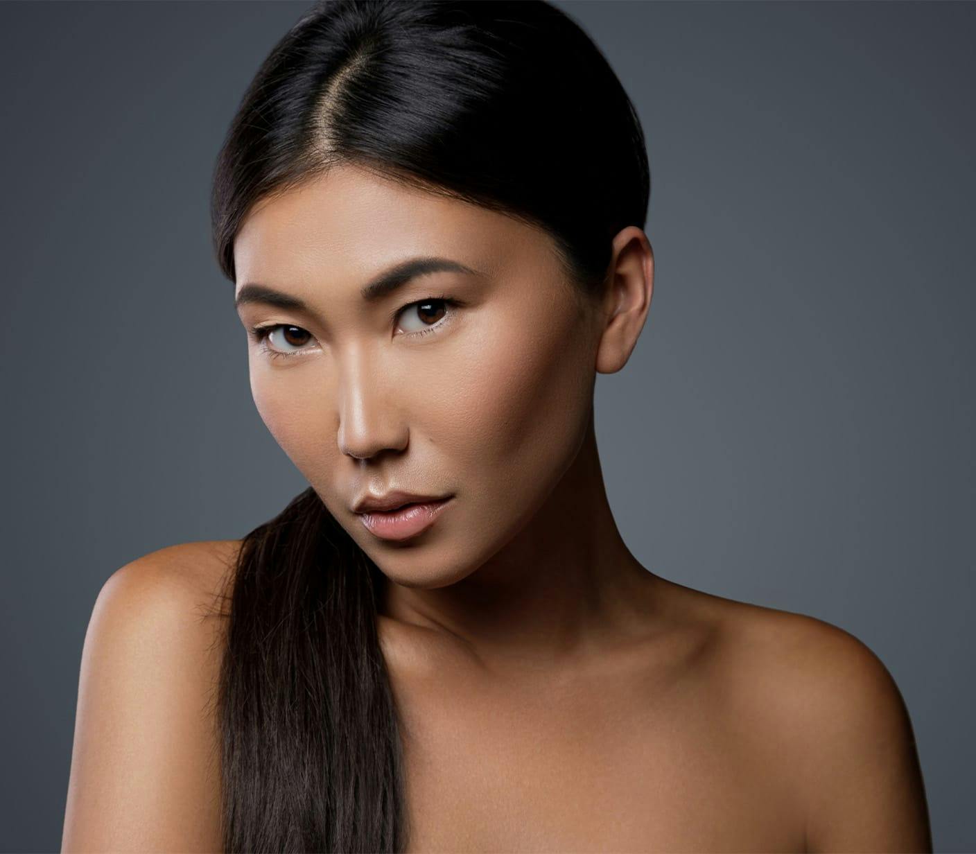 woman crossing her arms outside