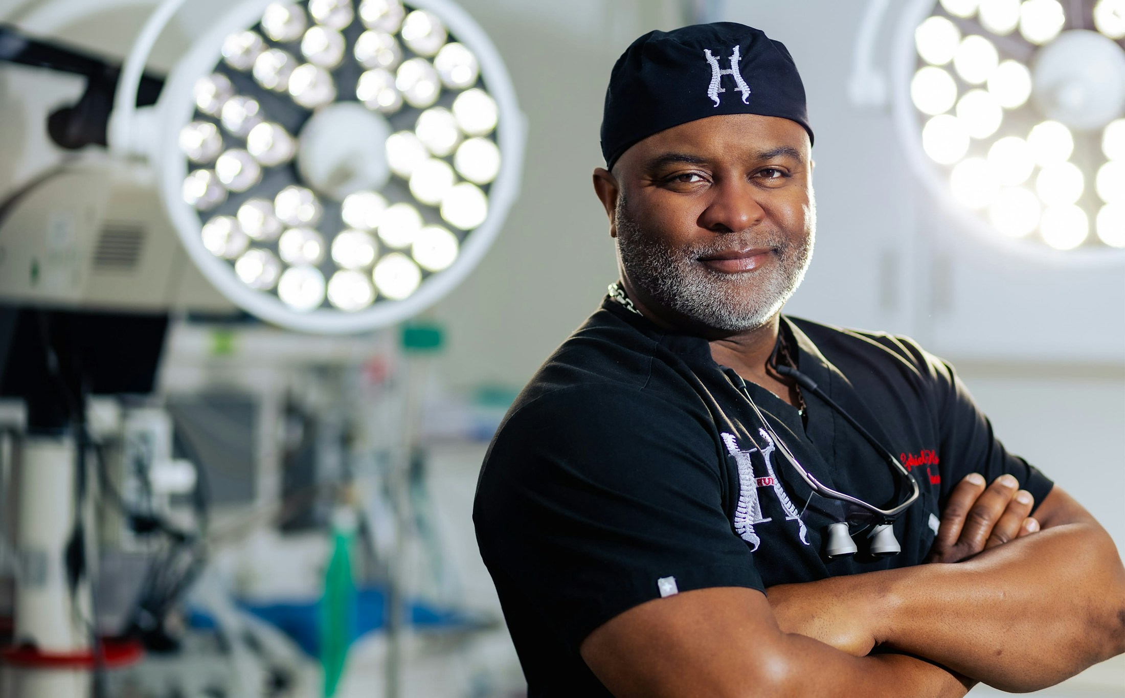 dr gabriel hunt crossing his arms