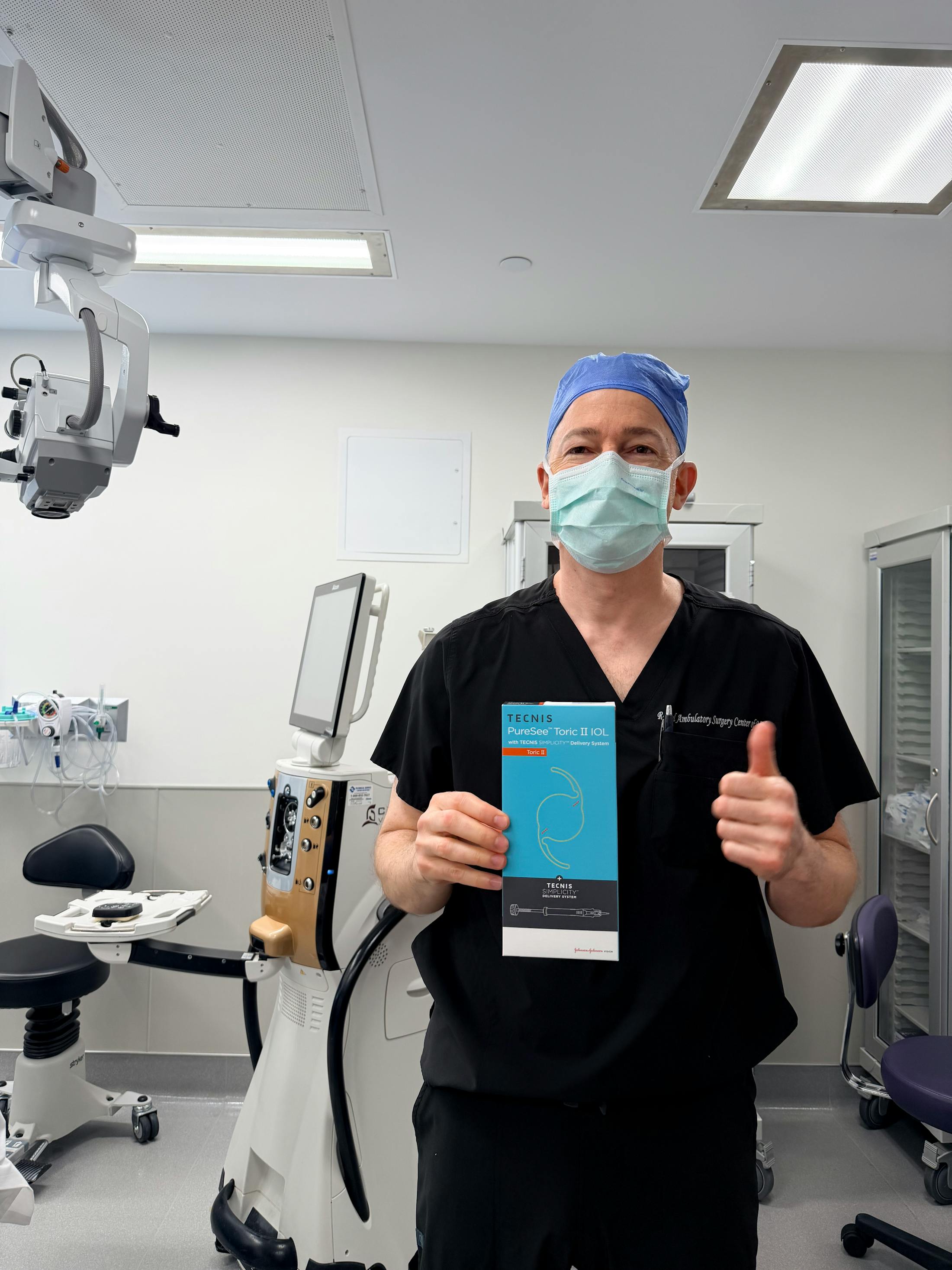 Dr. Raviv holding s TECNIS PureSee pamphlet