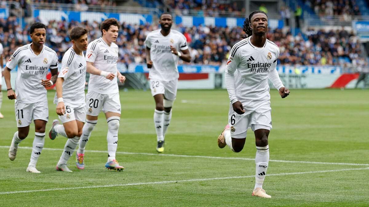 Jogadores do Real Madrid comemorando um gol