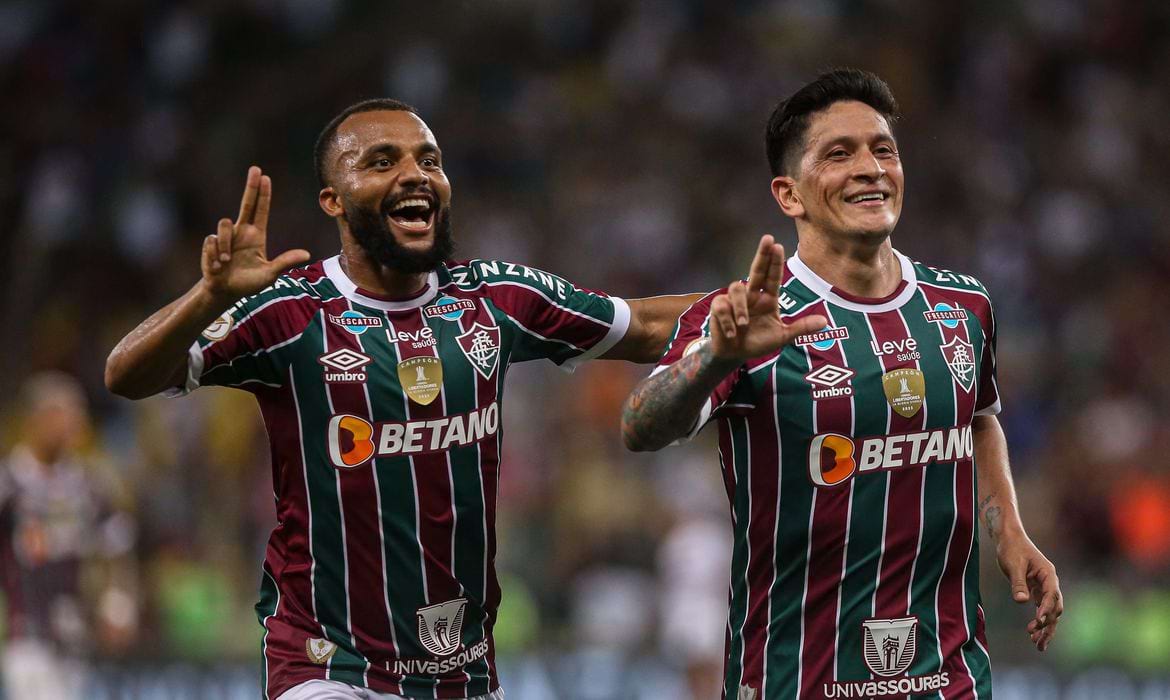 Jogadores do Fluminense celebrando o gol