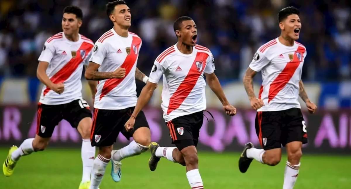Jogadores do River Plate celebrando gol
