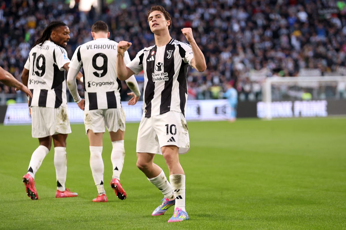 Jogador da Juventus celebrando gol