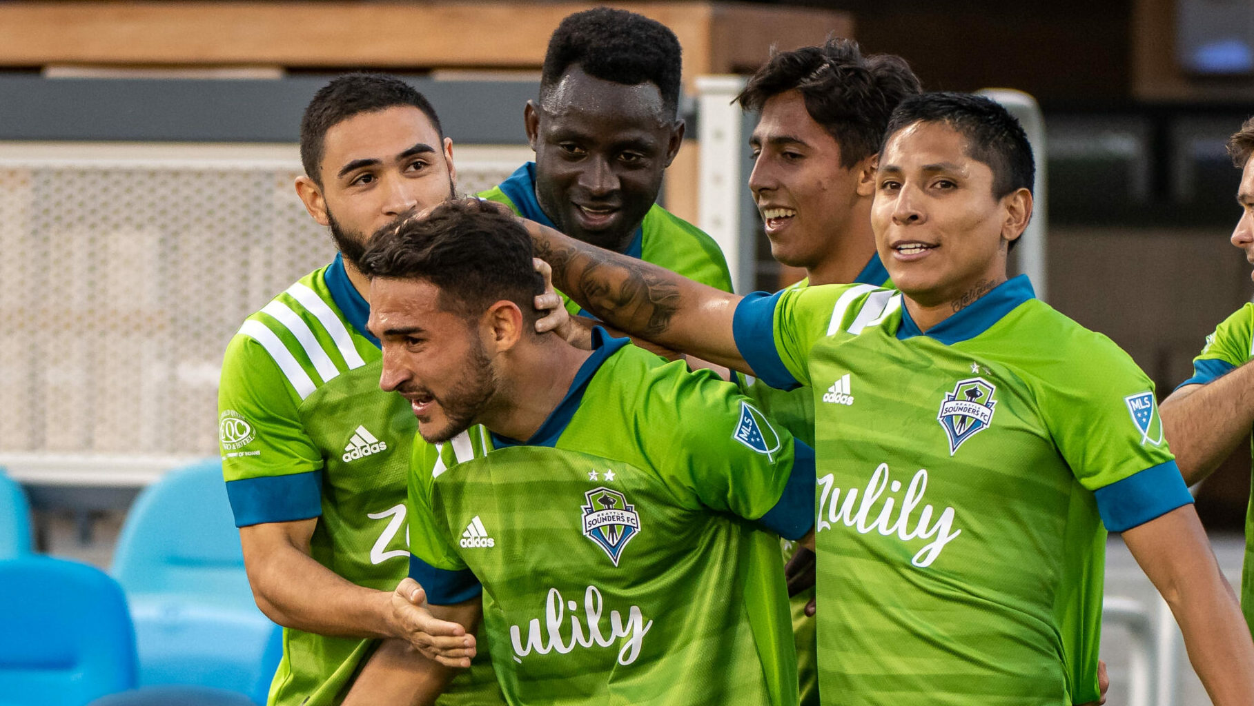 Jogadores do Seattle Sounders celebrando gol