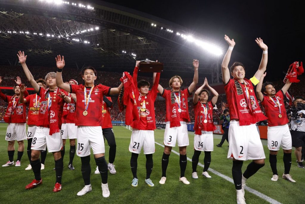 Jogadores do Urawa Red Diamonds celebrando título
