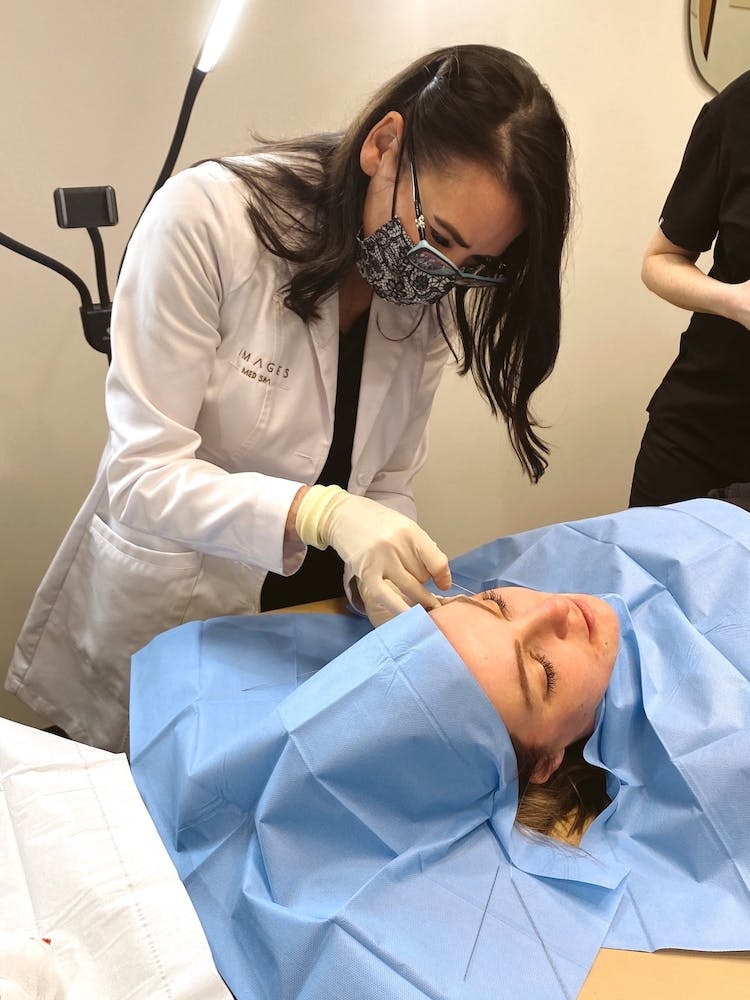 woman getting a thread lift