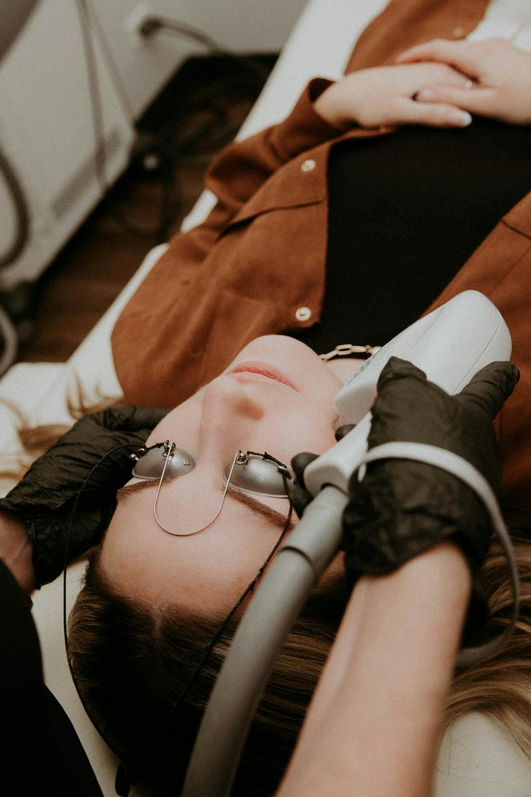woman getting a nonsurgical face procedure