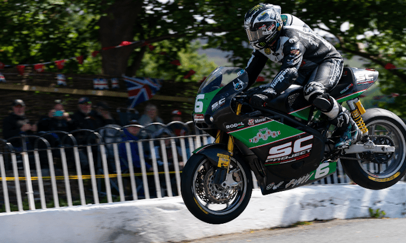 Peter Hickman win Bennetts Supertwin TT 2022 | Race Results & Photo Gallery