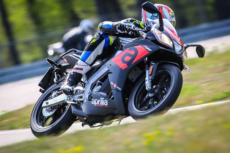 Aprilia RS125 and Tuono 125 2017 first ride and review