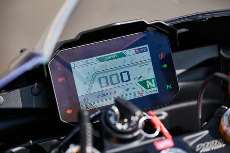 Aprilia RSV4 2021 Review Price Spec_020
