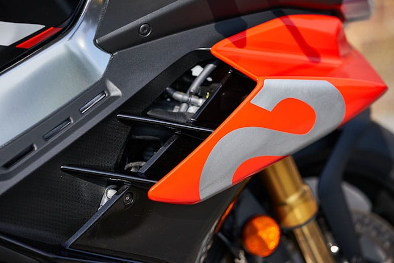 Aprilia RSV4 2021 Review Price Spec_003