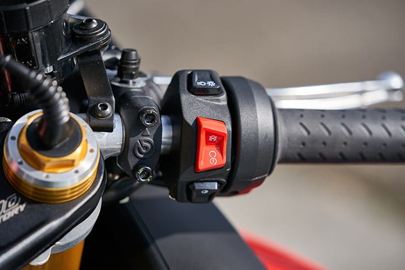Aprilia RSV4 2021 Review Price Spec_015