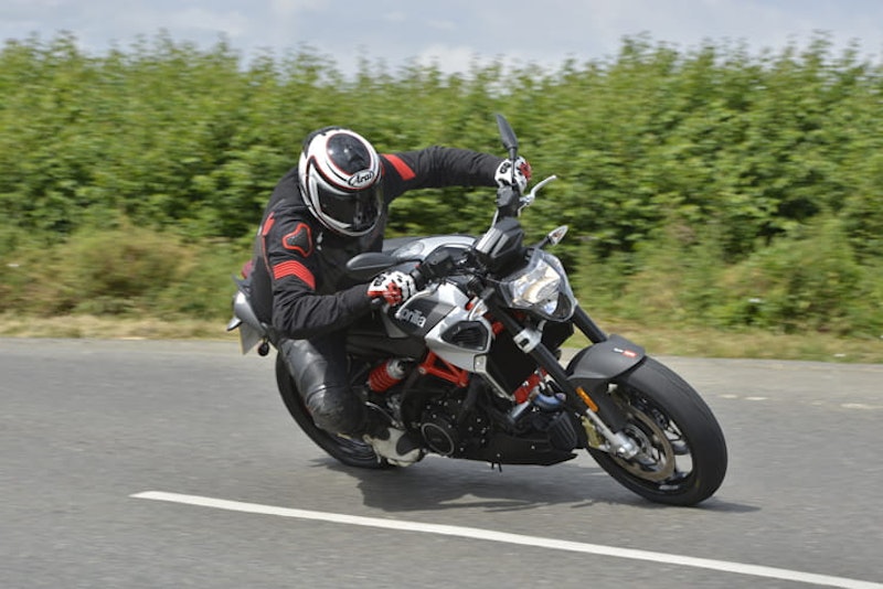 Aprilia Shiver 900 hard cornering