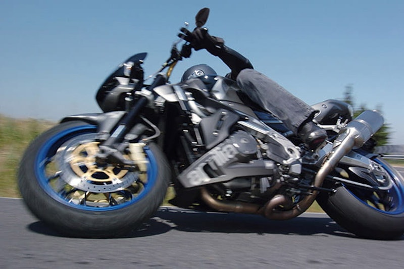 2006 Aprilia Tuono 1000R Review Used Price Spec_01