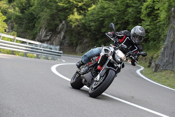 Aprilia Shiver 900 2017 Review Used Price Spec_01