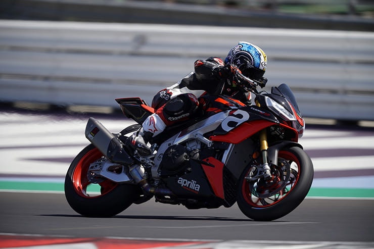 2021 Aprilia Tuono V4 Factory Review Price Spec_011
