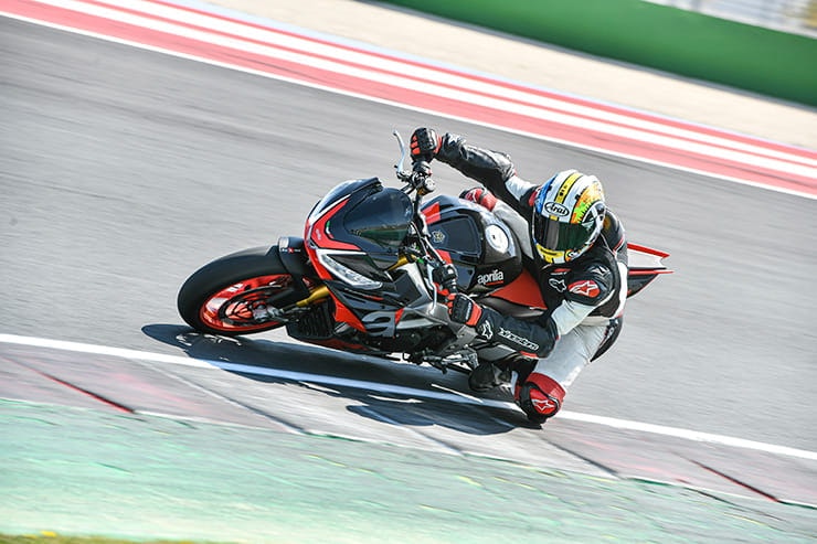2021 Aprilia Tuono V4 Factory Review Price Spec_003