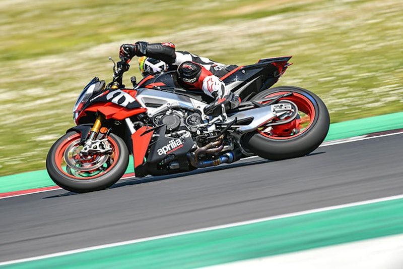 2021 Aprilia Tuono V4 Factory Review Price Spec_010