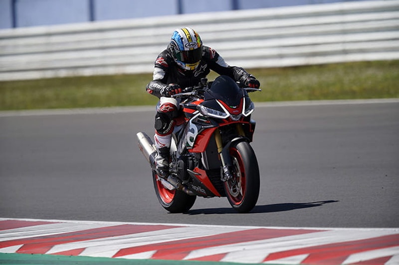2021 Aprilia Tuono V4 Factory Review Price Spec_013