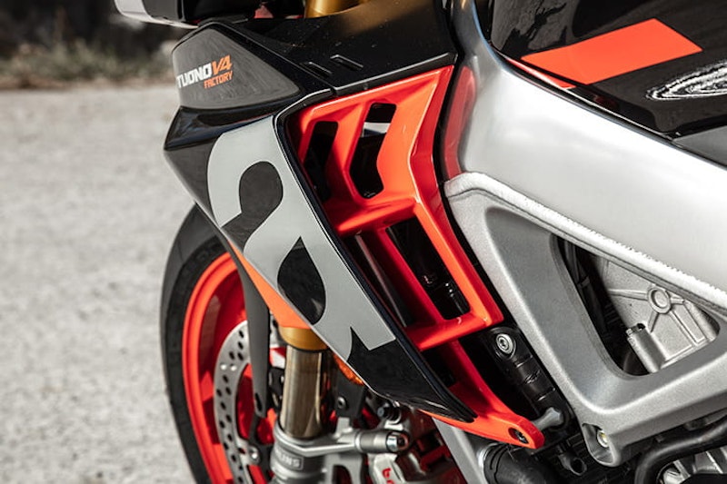 2021 Aprilia Tuono V4 Factory Review Price Spec_054