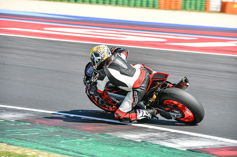 2021 Aprilia Tuono V4 Factory Review Price Spec_004