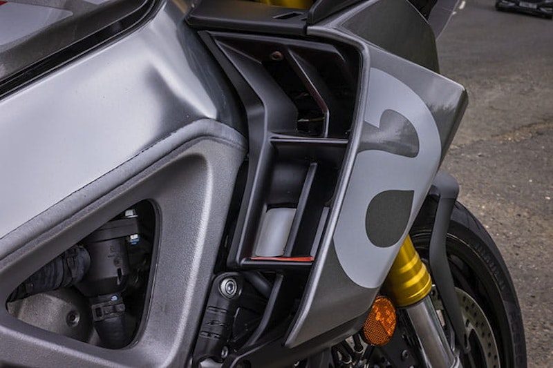 Aprilia Tuono V4 2021 Review Price Spec_05