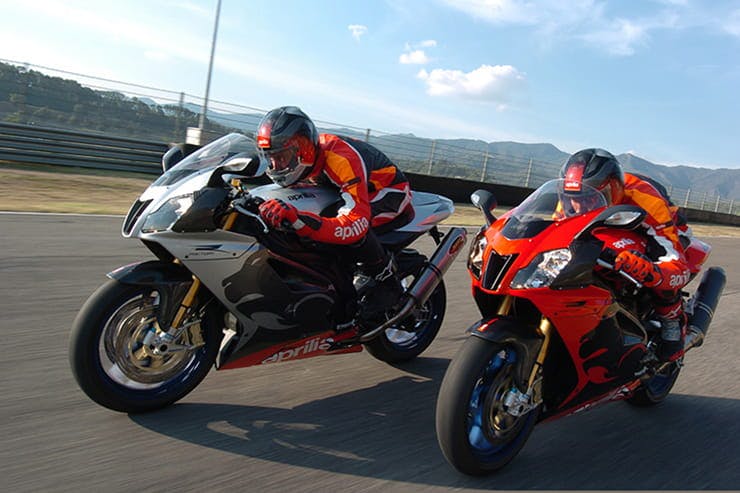 決まりました。aprilia RSV1000R factory Aprilia RSV-R 1000 Factory 2007 - Motorcycle specifications, reviews