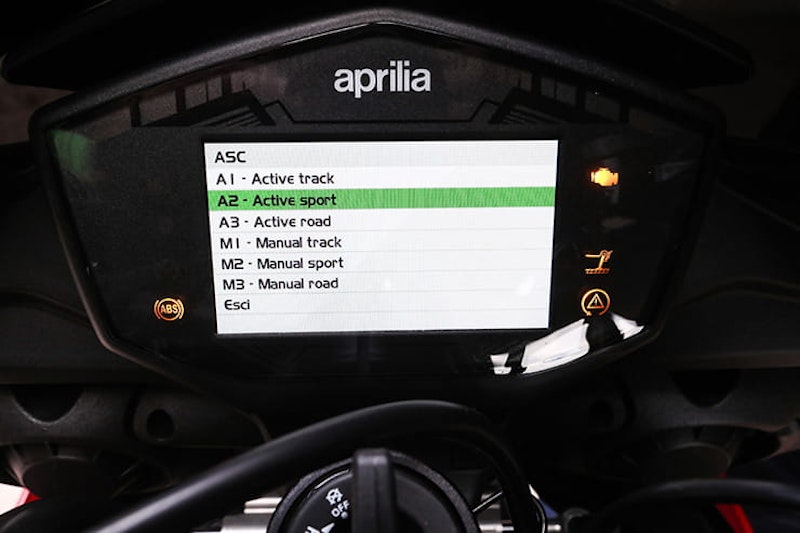 Aprilia Tuono V4 1100 Factory (2019) - Launch Review