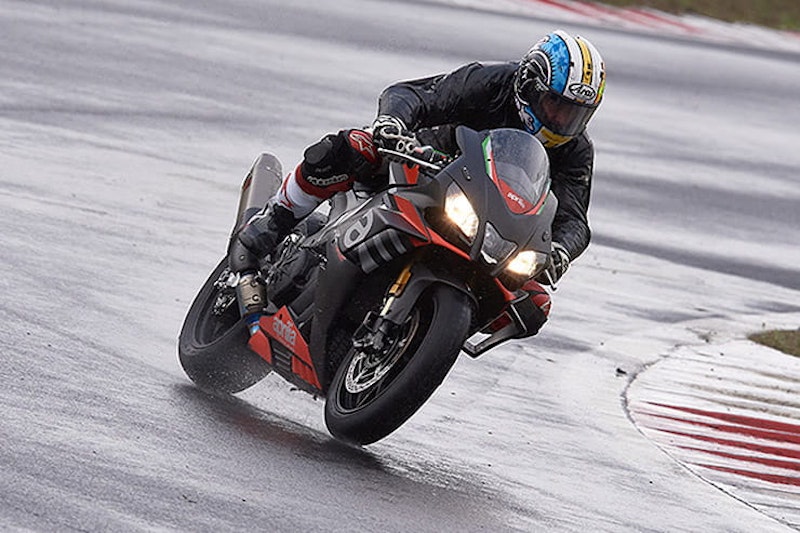 Aprilia RSV4 1100 Factory 2020 Review Price Spec (16)