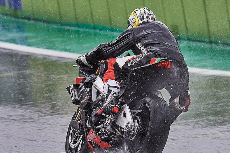Aprilia RSV4 1100 Factory 2020 Review Price Spec 35a