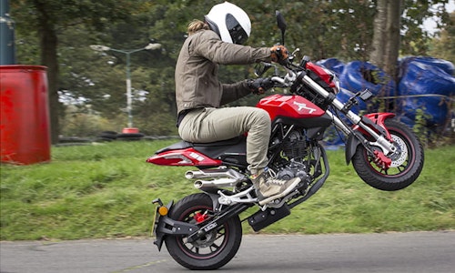 Video road test: Benelli TNT 125 (2017-) review