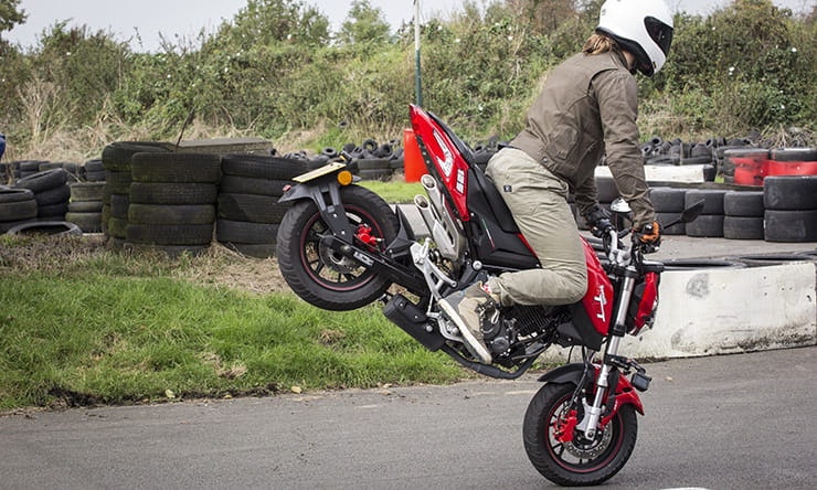 BikeSocial review of the Benelli TNT125