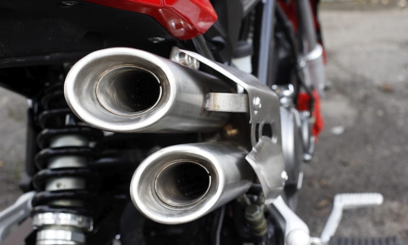 BikeSocial review of the Benelli TNT125