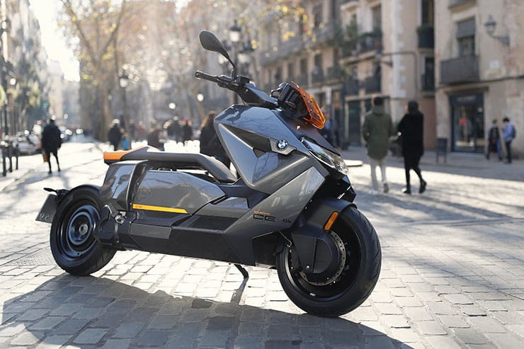 2022 BMW CE 04 Electric Scooter Review Price Spec Details_17