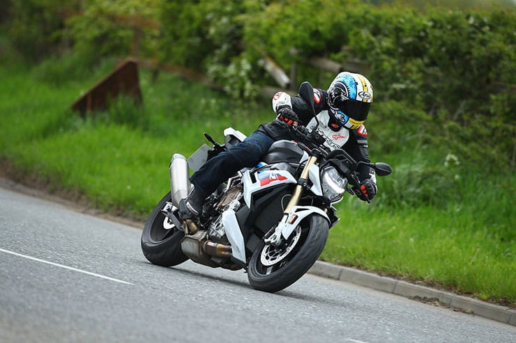 2021 BMW S1000R Review Price Spec_04