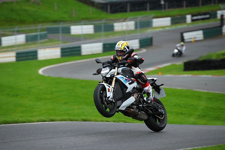2021 BMW S1000R Review Price Spec_20