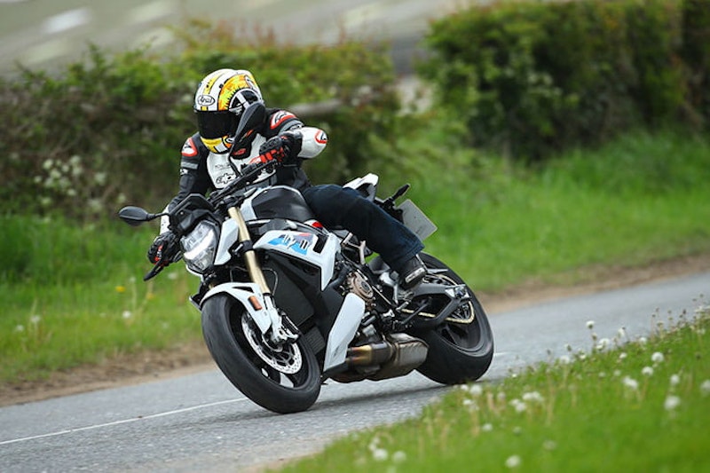 2021 BMW S1000R Review Price Spec_05