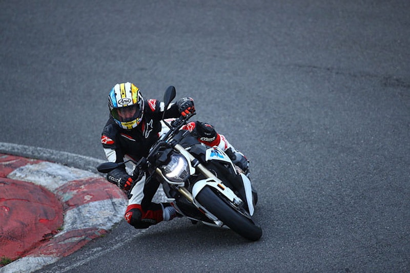 2021 BMW S1000R Review Price Spec_23