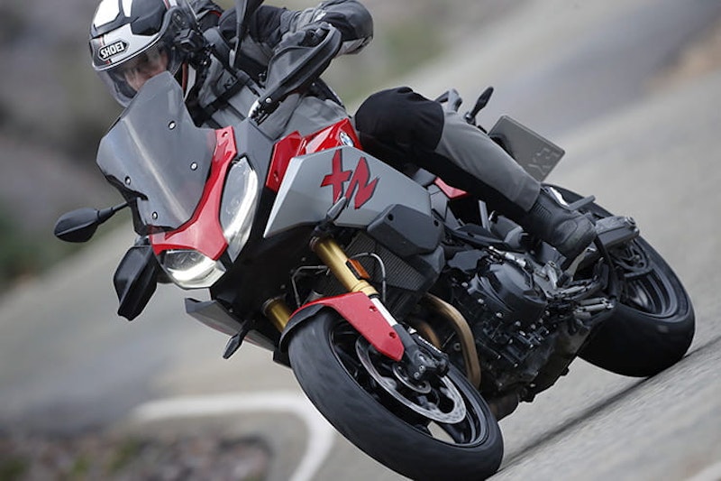 Full review of the 2020 BMW F900XR – can this new parallel twin compete with the Yamaha Tracer 900 or Triumph Tiger 900. Price vs performance…