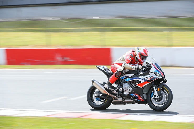 2021 BMW M1000RR Review Price Spec_002