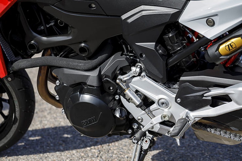 Full review of the new 2020 BMW F900R, the naked roadster that the Germans hope will win over buyers of Yamaha’s hugely successful MT-09…