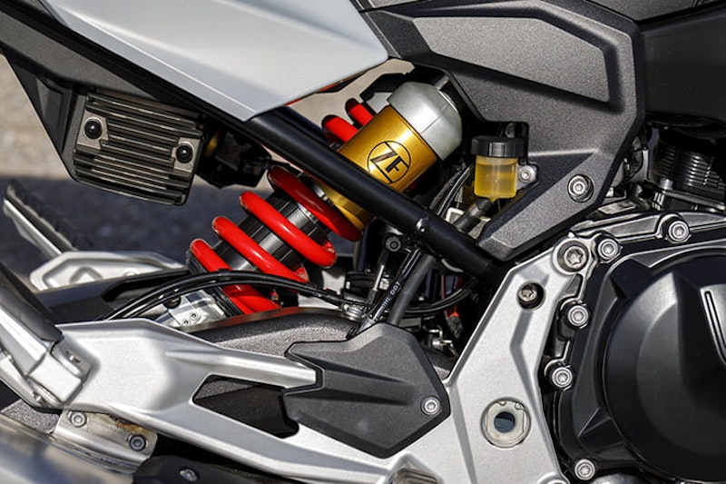 Full review of the new 2020 BMW F900R, the naked roadster that the Germans hope will win over buyers of Yamaha’s hugely successful MT-09…