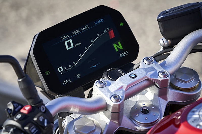 Full review of the new 2020 BMW F900R, the naked roadster that the Germans hope will win over buyers of Yamaha’s hugely successful MT-09…