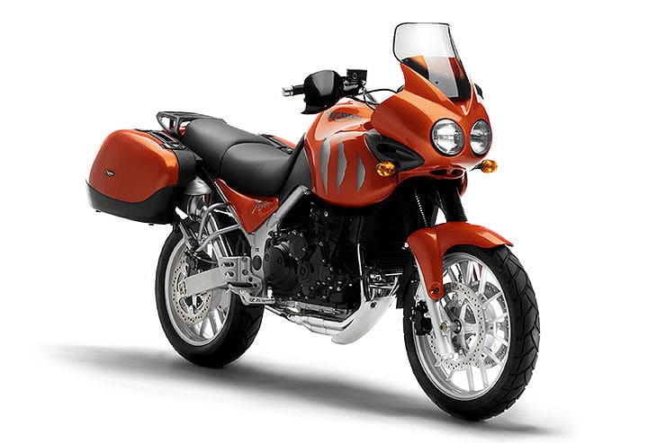 2001 Triumph Tiger 955i Review Used Price Spec_01
